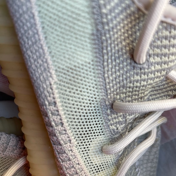 Yeezy 350 V2 | GUC | Size 9.5 | 779001 | No Box - Picture 11 of 12